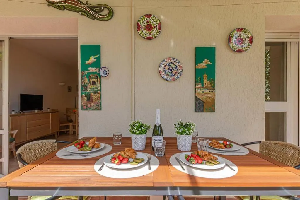 797 Holiday Rentals- Precioso piso con vistas al jardin en Benalbeach Benalmádena España