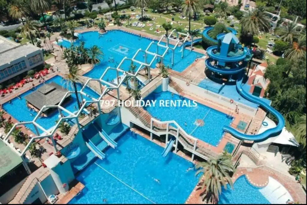 797 Holiday Rentals- Precioso piso con vistas al jardin en Benalbeach Benalmádena Apartamento