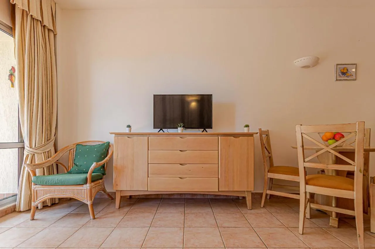 Apartamento 797 Holiday Rentals- Precioso piso con vistas al jardin en Benalbeach Benalmádena España