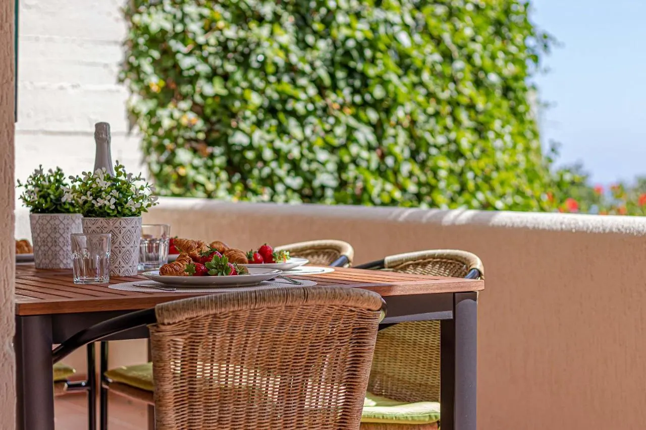 797 Holiday Rentals- Precioso piso con vistas al jardin en Benalbeach Benalmádena