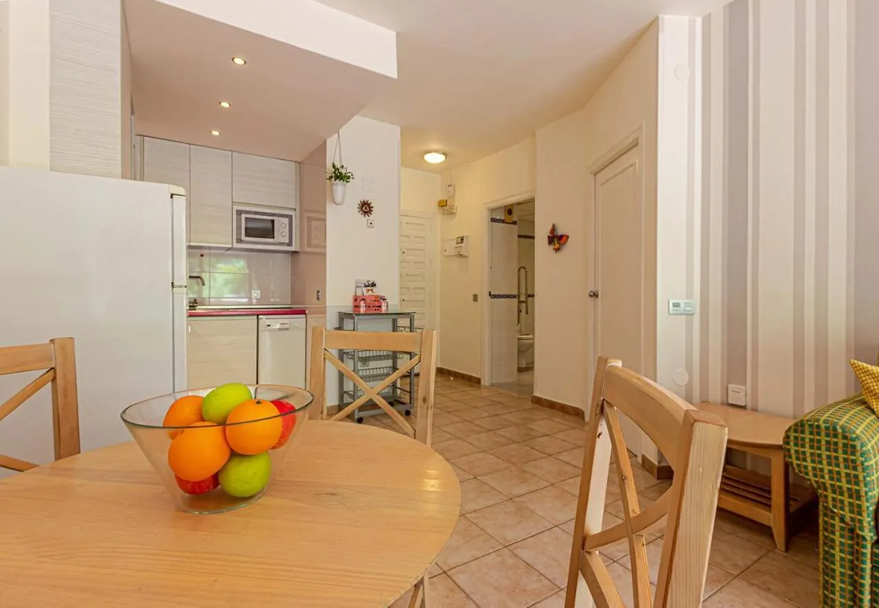 Apartamento 797 Holiday Rentals- Precioso piso con vistas al jardin en Benalbeach Benalmádena España