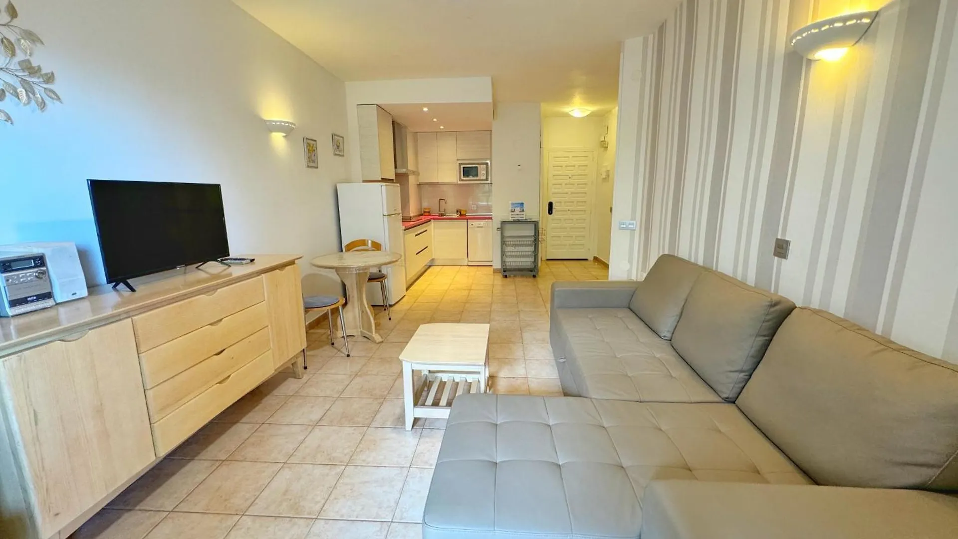 797 Holiday Rentals- Precioso piso con vistas al jardin en Benalbeach Benalmádena 0*,  España