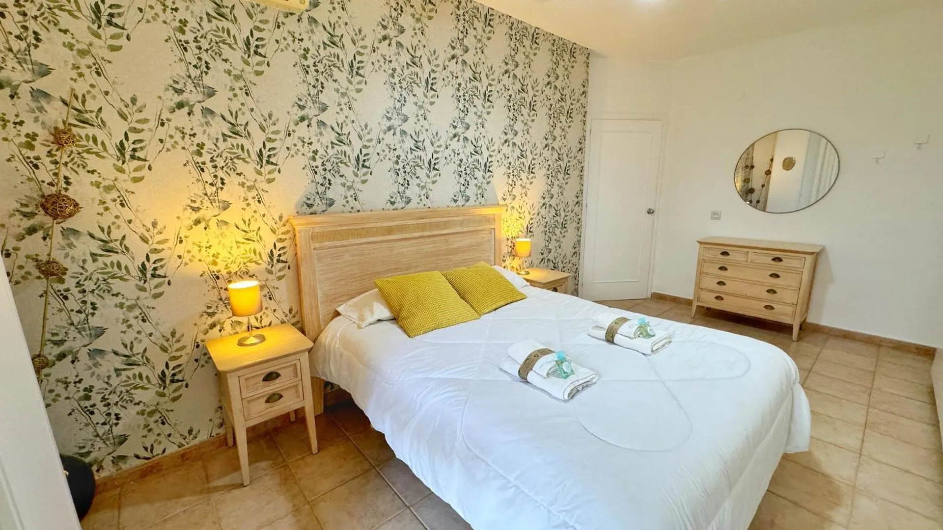 797 Holiday Rentals- Precioso Piso Con Vistas Al Jardin En Benalbeach Benalmádena